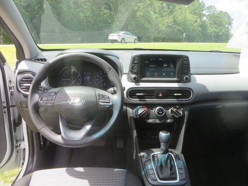 Used 2020 Hyundai Kona SEL FWD image 10
