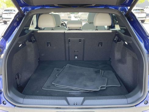 Used 2022 Volkswagen ID.4 Pro S image 9