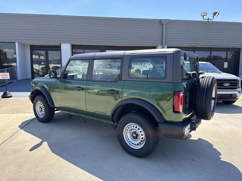 New 2025 Ford Bronco 4-Door image 3