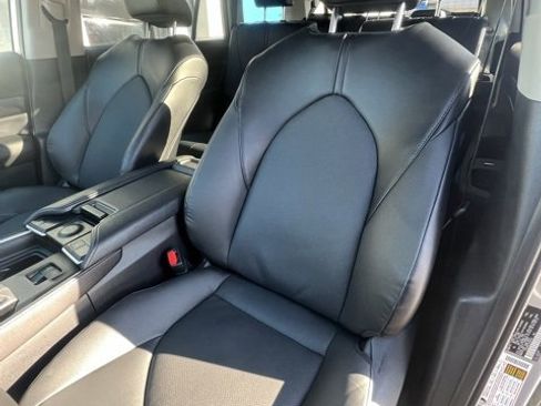 Used 2025 Toyota Grand Highlander AWD image 10