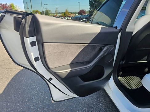 Used 2024 Tesla Model Y Long Range RWD image 19