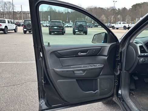 Used 2015 GMC Acadia SLT image 9