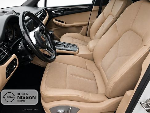 Used 2019 Porsche Macan AWD/4WD image 6