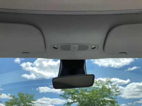 Used 2022 Tesla Model Y Long Range AWD/4WD image 30