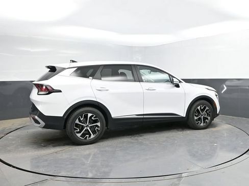 Used 2024 Kia Sportage EX FWD image 2