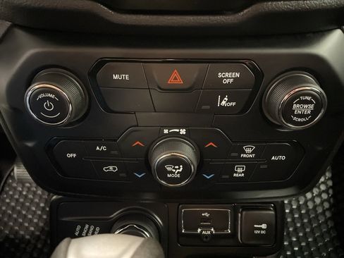 Used 2021 Jeep Renegade Sport image 21