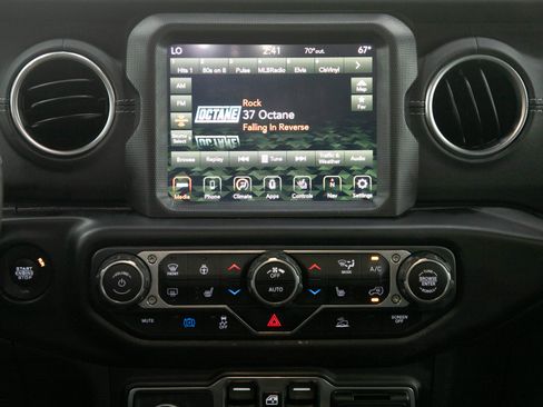 Used 2021 Jeep Wrangler Unlimited Sahara w/ Cold Weather Group AWD/4WD image 17
