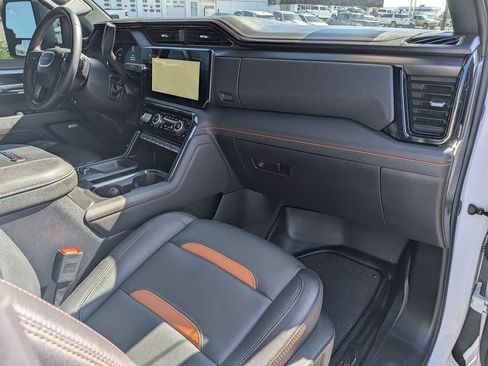 Used 2025 GMC Sierra 3500 AT4 w/ AT4 Premium Plus Package AWD/4WD image 23