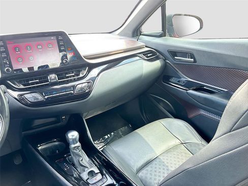 Used 2019 Toyota C-HR Limited FWD image 22