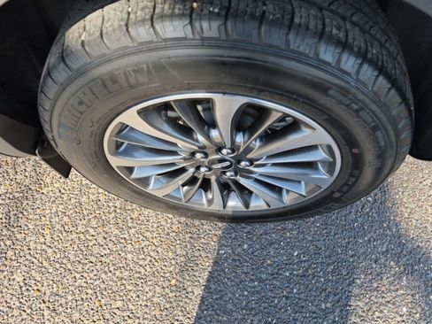 Used 2023 Lincoln Nautilus FWD w/ Premium Package image 24