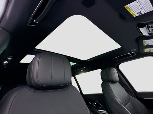 Used 2025 Land Rover Range Rover Long Wheelbase SE image 19