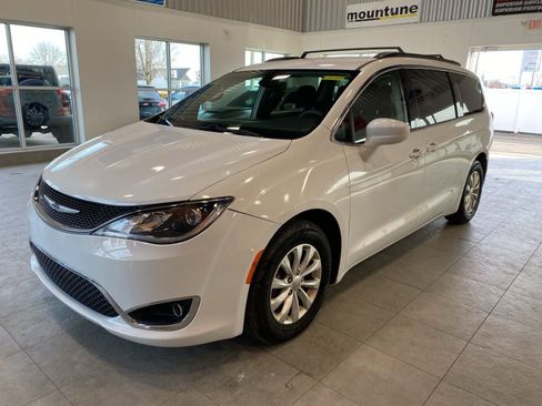 Used 2018 Chrysler Pacifica Touring Plus image 1