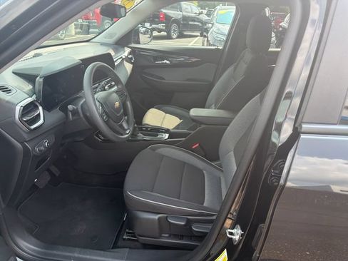 Used 2025 Chevrolet TrailBlazer LT AWD/4WD image 11