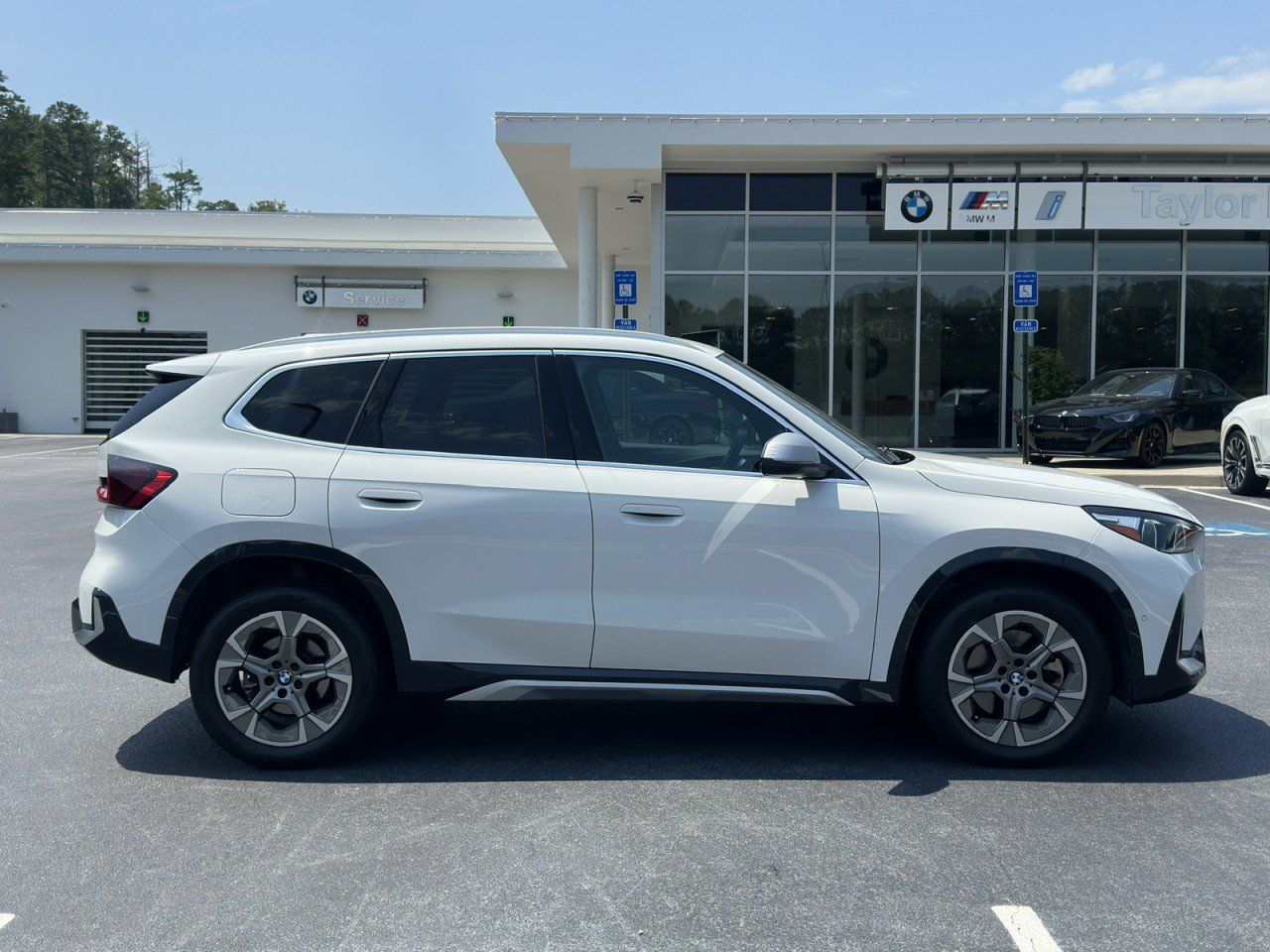 Used 2024 BMW X1 xDrive28i w/ Technology Package AWD/4WD image 3