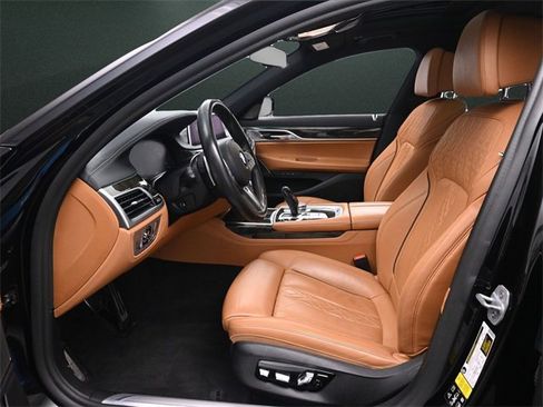 Used 2020 BMW 750i xDrive 750i xDrive w/ M Sport Package image 11