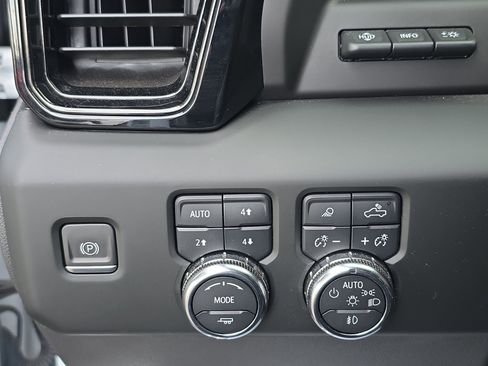 Used 2024 GMC Sierra 1500 AT4 w/ Technology Package image 22