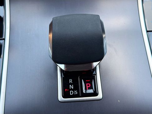 Used 2026 Land Rover Range Rover Velar Dynamic SE AWD/4WD image 29