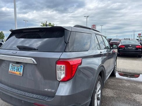 Used 2022 Ford Explorer XLT w/ Equipment Group 202A AWD/4WD image 8