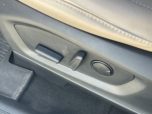 Used 2022 Ford Explorer XLT w/ Equipment Group 202A image 11