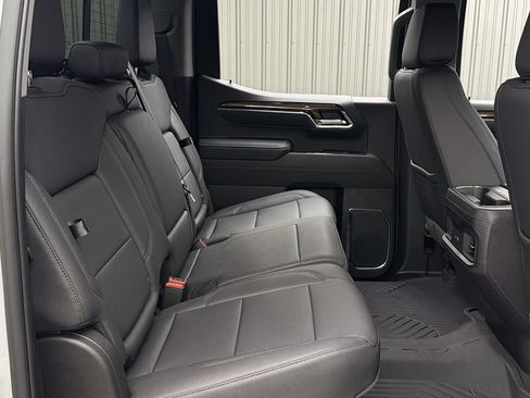 Used 2025 Chevrolet Silverado 1500 LT Trail Boss w/ Convenience Package II AWD/4WD image 40