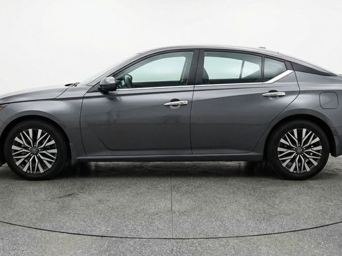 Used 2025 Nissan Altima 2.5 SV image 5