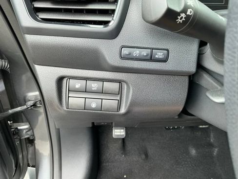 Used 2025 Nissan Leaf S FWD image 17