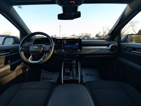 Used 2023 Chevrolet Colorado LT w/ LT Convenience Package image 2