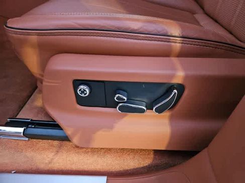 Used 2023 Bentley Bentayga Plug-In Hybrid image 15