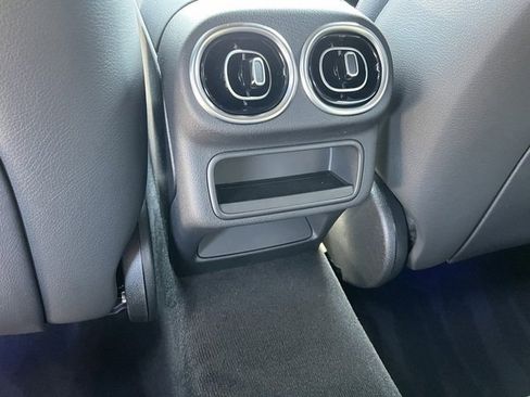 Used 2024 Mercedes-Benz GLC 300 4MATIC image 13