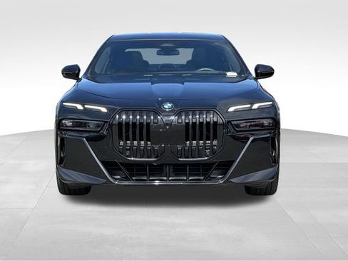 Used 2023 BMW 740i w/ Parking Assistance Package RWD image 8