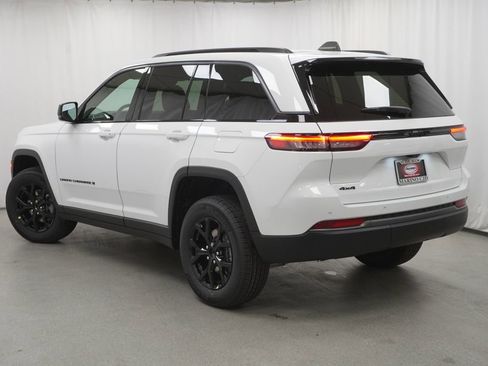 New 2026 Jeep Grand Cherokee Altitude AWD/4WD image 13
