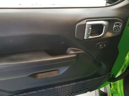 Used 2018 Jeep Wrangler Sport AWD/4WD image 12