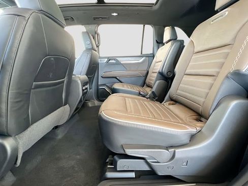 New 2026 GMC Acadia Denali Ultimate AWD/4WD image 17
