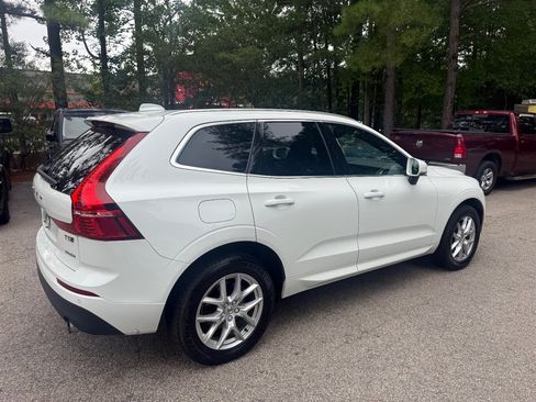 Used 2021 Volvo XC60 T5 Momentum w/ Premium Package AWD/4WD image 9