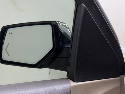 Used 2018 Chevrolet Suburban Premier image 11