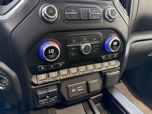 Used 2021 GMC Sierra 3500 AT4 w/ AT4 Premium Plus Package AWD/4WD image 21