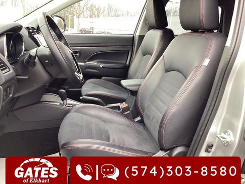 Used 2025 Mitsubishi Outlander Sport SE AWD/4WD image 13