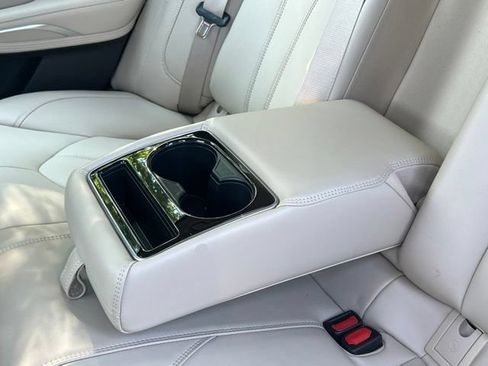 Used 2021 Toyota Avalon XLE w/ Moonroof Package FWD image 39