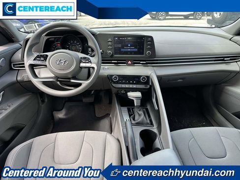 Used 2023 Hyundai Elantra SEL FWD image 9