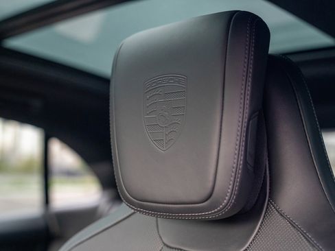 Certified 2025 Porsche Macan 4 Electric AWD/4WD image 13
