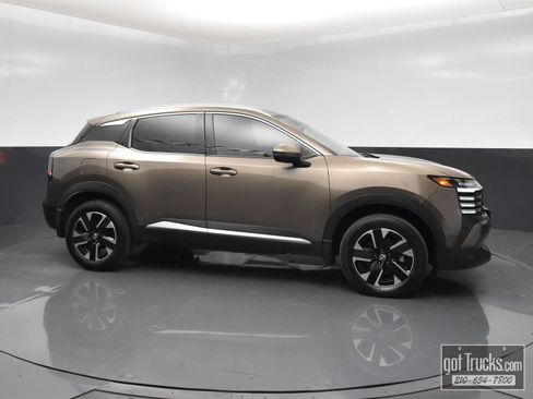 Used 2025 Nissan Kicks SR FWD image 46