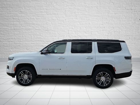 Used 2023 Jeep Grand Wagoneer 4WD image 2