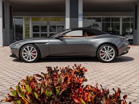 Used 2019 Aston Martin DB11 Volante RWD image 34