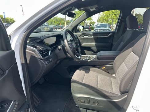 Used 2025 GMC Acadia Elevation image 16