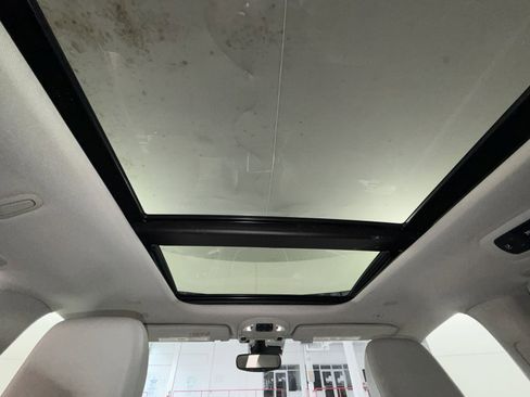 Used 2019 Chrysler Pacifica Limited w/ Tire & Wheel Group image 24