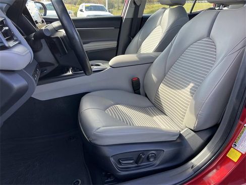 Used 2024 Toyota Camry SE image 28