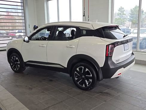 Used 2025 Nissan Kicks SR w/ Illumination Package AWD/4WD image 9