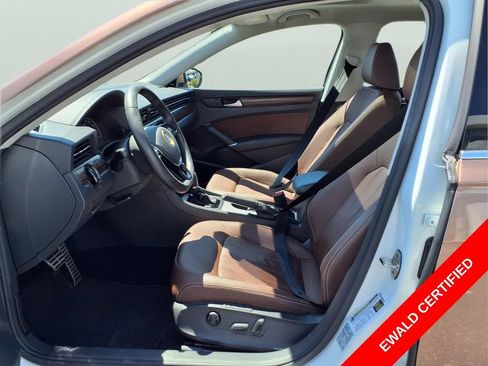 Used 2020 Volkswagen Passat 2.0T SEL FWD image 12