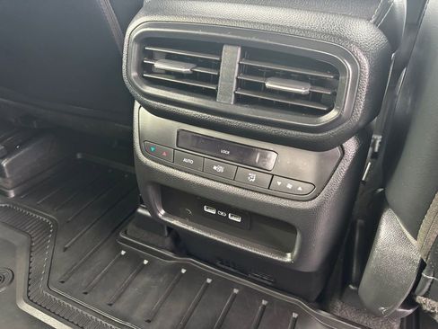 Used 2023 Honda Pilot Touring image 37