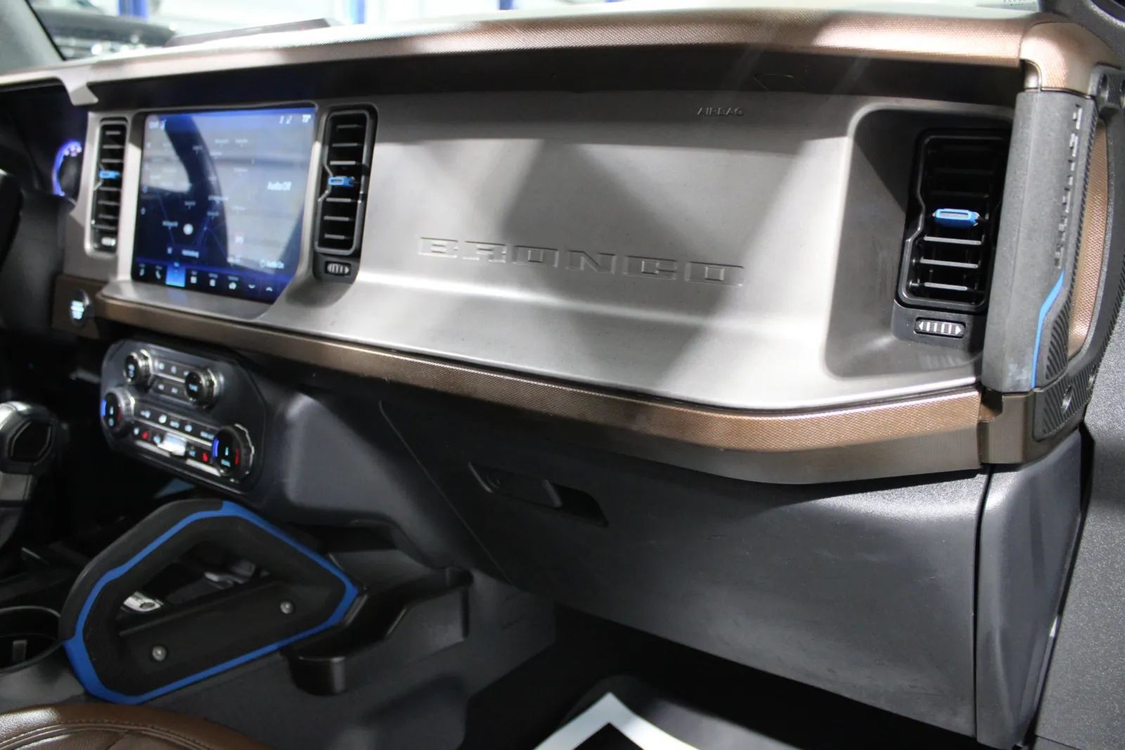 Used 2022 Ford Bronco Outer Banks AWD/4WD image 40